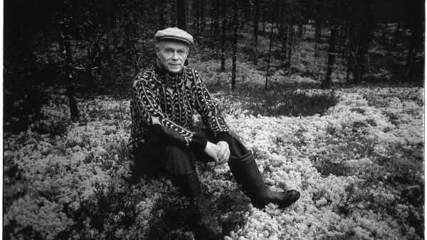 Veikko Huovisen toinen elämä oli metsässä: puutöissä, metsänhoitajana ja metsästysretkillä. (Kuvaaja: Irmeli Jung - WSOY )