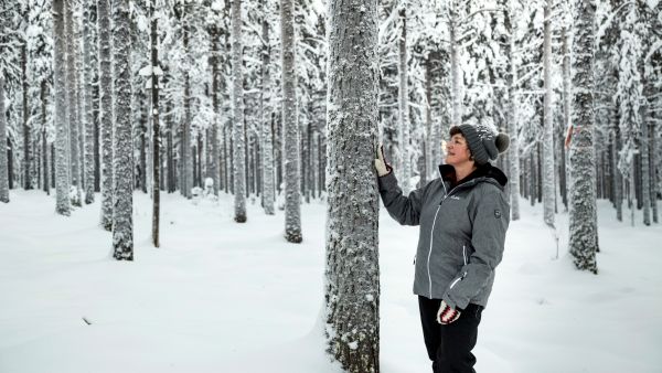 Leena Neitiniemi-Upola on Kittilän metsähoitoyhdistyksen puheenjohtaja ja ilmastoasioihin perehtynyt meteorologi. (Kuvaaja: AV-LappiVeijalainen)