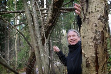Lauri Saaristo kertoo, että Monimetsä-hankkeessa etsitään uusia toimintatapoja, joiden avulla metsänomistajien omat luonnonhoitotavoitteet otetaan paremmin huomioon. (Kuvaaja: Else Kyhälä)