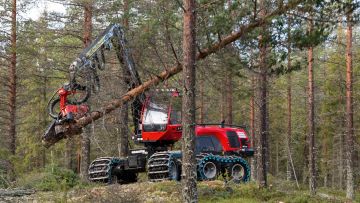 Komatsu-harvestereiden pyörivä ohjaamo ehti olla markkinoilla pari vuosikymmentä, ennen kuin sellainen ilmestyi kilpailijalle.