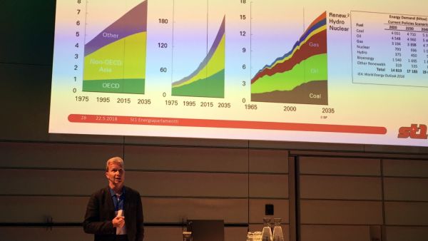 Mika Anttonen uskoo biopolttoaineiden sekoitusvelvoitteen maksavan Suomelle miljardi euroa vuosittain. (Kuvaaja: Eliisa Kallioniemi)