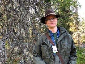 Suomessa metsiä kannattaa hoitaa ja hakata, Luken tutkija Hannu Salminen arvioi. (Kuvaaja: Eliisa Kallioniemi)