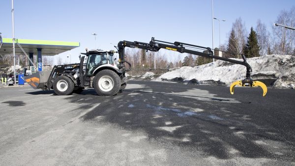 Koposten KESLA 316T on takasilta-asenteinen. Kuormainta ei juurikaan käytetä metsätöissä, vaan enemmänkin taajama-alueella. 