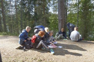 Suomen Metsäsäätiö tekee parhaansa, jotta nuoriso oppisi tuntemaan metsän nykyistä paremmin.
