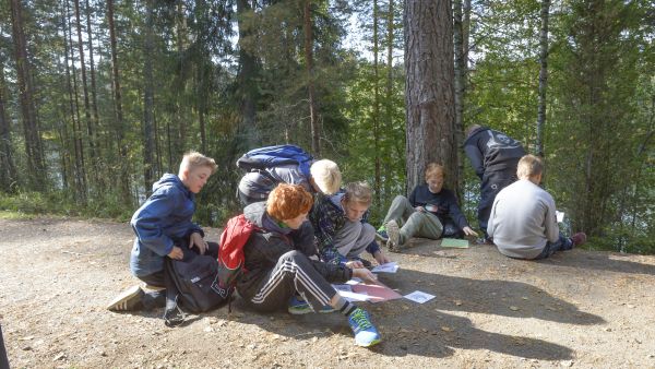 Suomen Metsäsäätiö tekee parhaansa, jotta nuoriso oppisi tuntemaan metsän nykyistä paremmin.