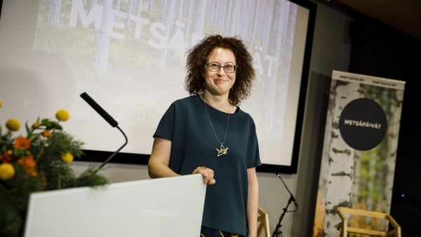 Kaarina Aro osallistui Valtakunnallisille Metsäpäiville helsinkiläisestä studiosta, josta osa tapahtuman ohjelmasta lähetettiin. (Kuvaaja: Seppo Samuli)