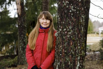 Anneli Viherä-Aarnio kirjoittaa kollegansa Kåre Pihlströmin kanssa Metsälehden uutta blogisarjaa. (Kuvaaja: Seppo Samuli)