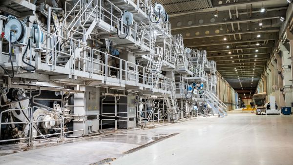 Ensikuitupohjaista kartonkia valmistavan tuotantolinjan vuosituotantokapasiteetti on 450 000 tonnia. (Kuvaaja: Stora Enso)