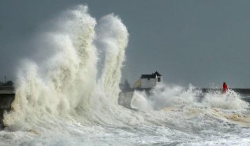 IPCC:n raportin mukaan merenpinta nousee ja sään ääri-ilmiöt kuten myrskyt yleistyvät. Kuva Ranskan rannikolta. (Kuvaaja: Fred Tanneau)