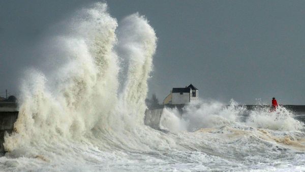IPCC:n raportin mukaan merenpinta nousee ja sään ääri-ilmiöt kuten myrskyt yleistyvät. Kuva Ranskan rannikolta. (Kuvaaja: Fred Tanneau)