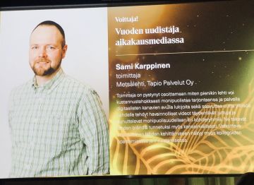 Toimittaja Sami Karppinen, jonka käsialaa on suurin osa Metsälehden videoista, valittiin Vuoden uudistajaksi aikakausmediassa. 