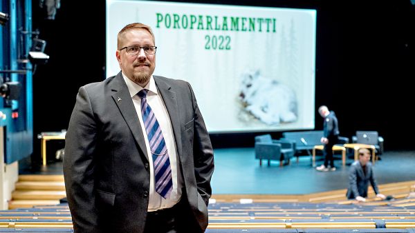 Mika Kavakka on ollut Paliskuntain yhdistyksen puheenjohtaja vuodesta 2021. Tänä vuonna yhdistyksen edustajakokouksessa Poroparlamentissa oli teemana metsätalous ja poronhoito. (Kuvaaja: Juha Ollila)
