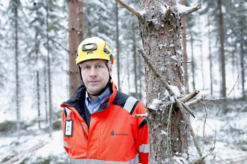 Kai Laaja on Keski-Suomessa toimivan puunkorjuuyritys Metsä-Multia Oy:n toinen omistaja. Yhtiö työllisti viime vuonna noin sata henkilöä ja sen liikevaihto oli vajaat 11 miljoonaa euroa. Urakanantajia ovat Metsä Group, Versowood, Metsänhoitoyhdistys Keski-Suomi ja UPM Metsä.  (Kuvaaja: Sami Karppinen)