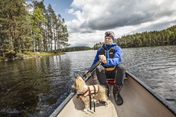 Petkeljärven kansallispuisto tarjoaa melontaan suojaisia järviosuuksia ja yhteyden pidemmälle retkelle vaikka Patvinsuon kansallispuiston tuntumaan.  (Kuvaaja: Harri Mäenpää)