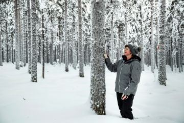 Leena Neitiniemi-Upola on Kittilän metsähoitoyhdistyksen puheenjohtaja ja ilmastoasioihin perehtynyt meteorologi. (Kuvaaja: AV-LappiVeijalainen)