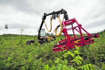 Koneellinen kitkentä käynnissä