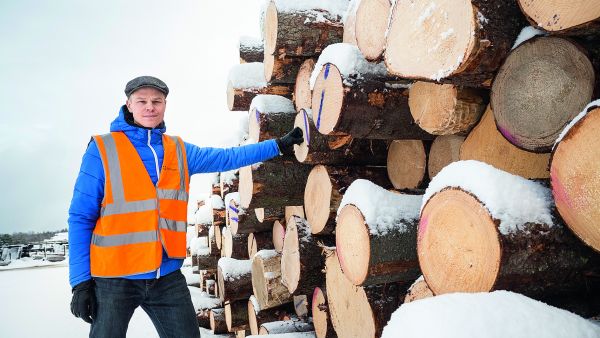 Koskitukki ostaa tukkeja vielä tämän kevään korjuuseen, metsäpäällikkö Jussi Joensuu sanoo. (Kuvaaja: Juha Tanhua)