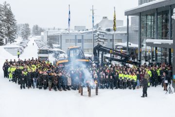 14 000. Ponssen valmistumisen yhteydessä juhlistettiin myös yhtiön Vieremän tehtaan laajennuksen valmistumista.