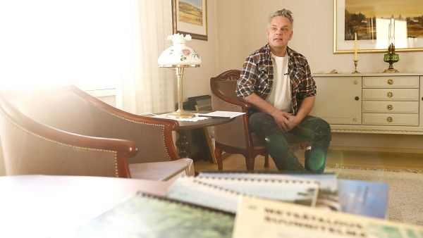  Juha Rinta-Kurikka on kasvattanut metsänomistustaan ostamalla tiloja sukulaisiltaan ja vapailta markkinolta. Nyt metsää on nelisen sataa hehtaaria. (Kuvaaja: Sami Karppinen)