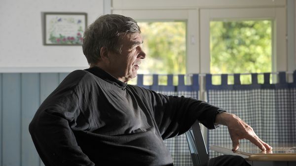 Timo Kalli pelkää, että metsätaloudelle vastaiseksi kääntyvä ilmapiiri voi saada investoijat varovaisiksi.  (Kuvaaja: Juha Sinisalo)