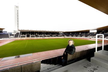 Olympiastadionin pääarkkitehti Kimmo Lintulalle puurakentaminen oli entuudestaan tuttua. Hän suunnitteli yhdessä Hannu Tikan kanssa puurakentamisen lippulaivaksi tituleeratun Lahden Sibeliustalon. (Kuvaaja: Seppo Samuli)