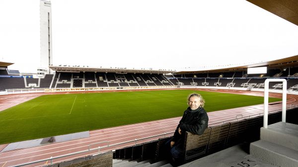 Olympiastadionin pääarkkitehti Kimmo Lintulalle puurakentaminen oli entuudestaan tuttua. Hän suunnitteli yhdessä Hannu Tikan kanssa puurakentamisen lippulaivaksi tituleeratun Lahden Sibeliustalon. (Kuvaaja: Seppo Samuli)