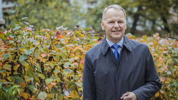 Maa- ja metsätalousministeri Jari Leppä ei pidä nykyistä hirvikannan säätelyjärjestelmää oikeudenmukaisena metsänomistajille. Muutosta ei kuitenkaan ainakaan heti ole luvassa. (Kuvaaja: Suomen Keskusta)