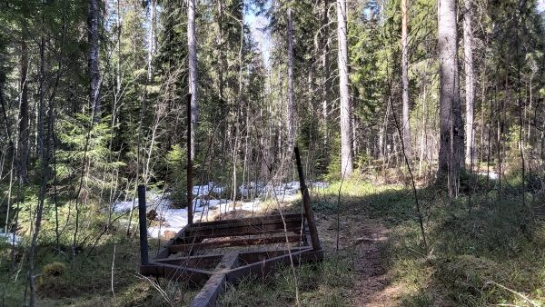 Joutsassa myytiin tila, jossa oli eräällä kuviolla reki. Todennäköisesti se siirtyi kauppaan kuuluvana irtaimistona ostajalle. Kuva: Hannu Liljeroos