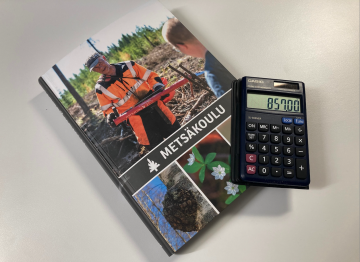 Moni metsänomistaja on kertonut taskulaskimen olevan hyödyllisin työkalu. Metsäasioiden opiskelu puolestaan auttaa selvittämään, mitä kannattaa laskea.