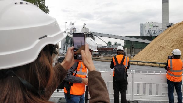 Metsä Group järjesti toimittajavierailun Äänekosken tehtaille eilen maanantaina. Kuva: Mikko Häyrynen