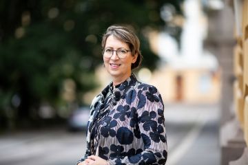 Ilves ja karhu ovat hyviä esimerkkejä siitä, mitan kantaa voidaan vahvistaa, mutta pitää silti vahingot kurissa, maa- ja metsätalousministeri Sari Essayah kertoo. (Kuva: MMM)