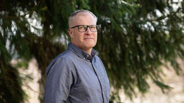 Janne Ristolalle metsä merkitsee ylisukupolvisuutta. ”Sitä että metsä säilyy tulevillekin sukupolville.”