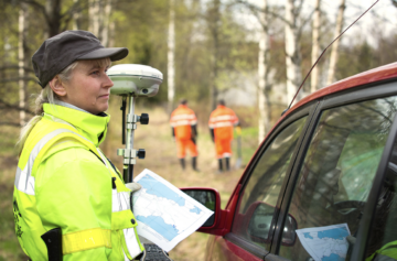 Kiinteistötoimituksissa toimivaltainen viranomainen on Maanmittauslaitos tai kaupunkien asemakaava-alueilla kaupunki itse. (Kuva: Jussi Valkeajoki/Maanmittauslaitos)