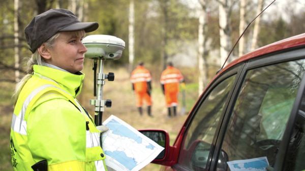 Kiinteistötoimituksissa toimivaltainen viranomainen on Maanmittauslaitos tai kaupunkien asemakaava-alueilla kaupunki itse. (Kuva: Jussi Valkeajoki/Maanmittauslaitos)