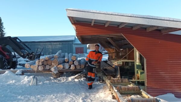 Jouni Mähönen sai 	ensimmäistä kertaa jaetun elämäntyöpalkinnon.