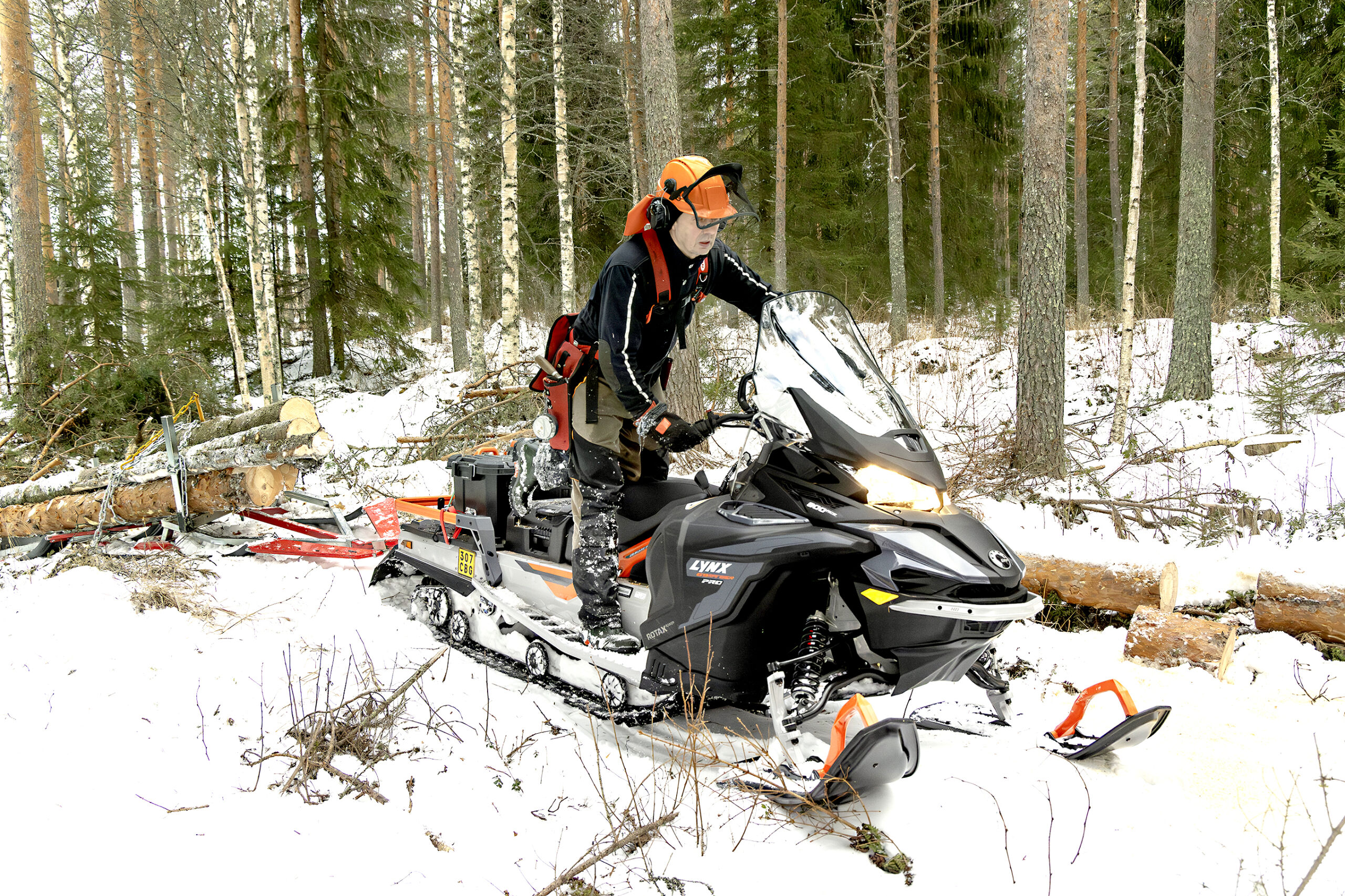 Lynx 69 Ranger koeajossa – lumisen metsän voimaeläin - Metsälehti