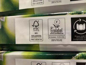FSC-sertifioidun tuotteen tunnistaa puuaiheisesta logosta. (Kuvaaja: Liina Kjellberg)