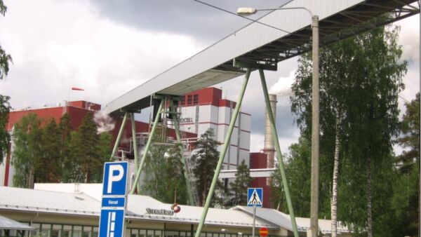 	Imatran sahahanke voi olla osa suurempaa suunnitelmaa, johon kuuluu luopuminen myös koko Uimaharjun tehdaskokonaisuudesta. (Kuva: Wikimedia Commons)