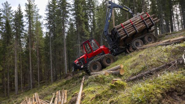 Komatsun kuormatraktorimallisto menestyy Ruotsissa. Kuvassa järeä kuormatraktori Komatsu 895.1  (Kuvaaja: Komatsu Forest Ab)