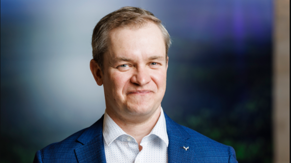 Henrik Söderström työskentelee Metsä Woodin markkinointi- ja myyntijohtajana. 