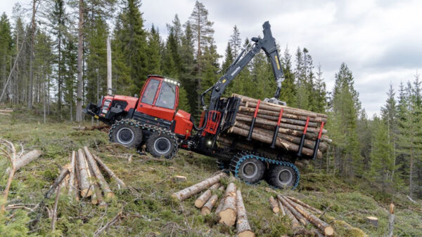 Komatsun 898 kuormatraktori kantavuus on 25 tonnia. (Kuvaaja: Komatsu Forest Ab)