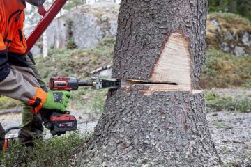 Forstreich TR24-HD-kaatokiila nostaa enemmän kuin järeinkään kaatotunkki. (Kuvaaja: Mikko Riikilä)