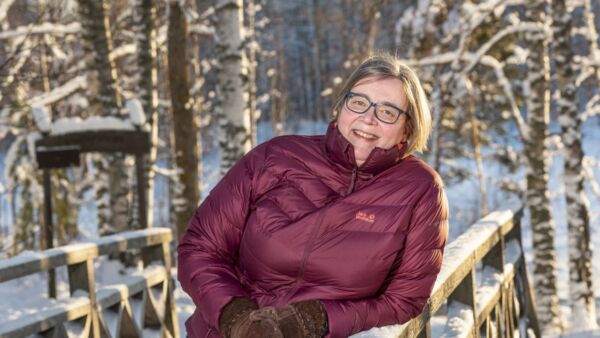 Annika Kangas on Luonnonvarakeskuksen tutkimusprofessori ja metsänomistaja. (Kuva: Harri Mäenpää)