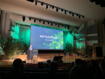 Olli Rehnin mukaan EU-päätösten yhteensovittaminen on ollut puutteellista ja lainvalmistelun taso liian usein heikkoa.