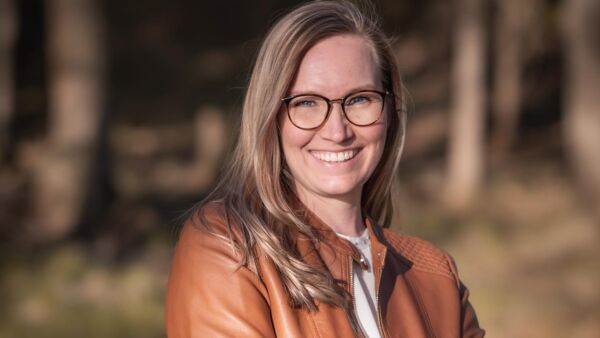 Nina Kokkonen on aiemmin työskennellyt metsä- ja ilmastopolitiikan parissa sekä kansainvälisten sertifiointijärjestelmien kehittämistehtävissä. (Kuva: AEFC)