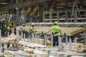 Versowood on ostanutkymmenkunta mekaanisen puunjalostuksen yritystä. Kuva yhtiön Vierumäen-sahalta. (Kuvaaja: Seppo Samuli)