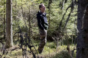 Luken ja Helsingin yliopiston mittauksissa Tammelassa turpeen hajoaminen ja turpeesta vapautuneet hiilidioksidipäästöt vähenivät kahdessa vuodessa avohakkuun jälkeen, tutkija Markku Saarinen kertoo. (Kuvaaja: Marjaana Malkamaki)