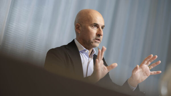 ”Suomessa on riittävästi kamppai-lua puun saatavuuden ja hinnan kanssa. En usko, että kukaan on suunnittelemassa uusinvestointeja ainakaan selluun.” (Kuvaaja: Seppo Samuli)