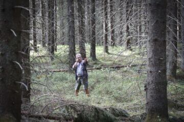 Niin kutsutuiksi HCV-alueiksi rajattiin ainakin alkuvaiheessa paljon alueita, joilla ei ollut erityisiä luontoarvoja. Metsälehti tutustui syksyllä 2019 tähän HCV-merkinnän saaneeseen metsään Päijät-Hämeessä, joka osoittautui erittäin puustoiseksi hoidetuksi talousmetsäksi. Kyseessä ei ole jutussa esiintyvän Matti Tulokkaan metsä. (Kuvaaja: Sami Karppinen)