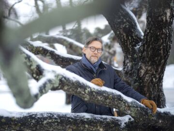 Jonas Liimatta aloitti maa- ja metsätalousministeriön lunnonvaraosaston johdossa vuoden alussa. Ensimmäinen lainsäädäntövalmistelu koskee pesimäaikaisia hakkuita, mikä asiana oli jotenkin ilmassa, mutta tuli silti pöydälle yllättävää kautta. (Kuvaaja: Antti J. Leinonen)